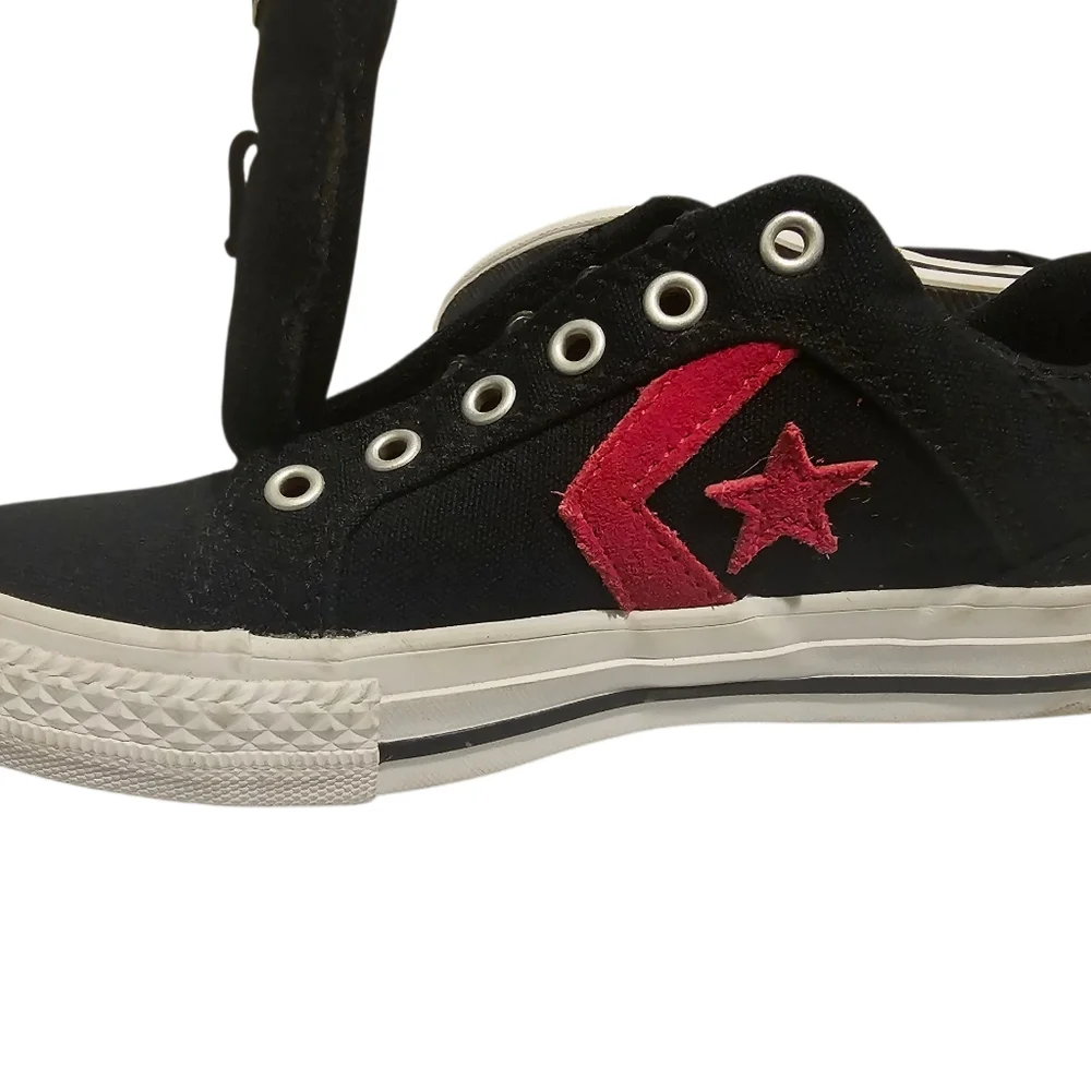 Converse All‎ Star Youth Size 2- Black Sneakers with Pink Star